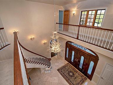 105 Lantern Cir, - Thumbnail 3