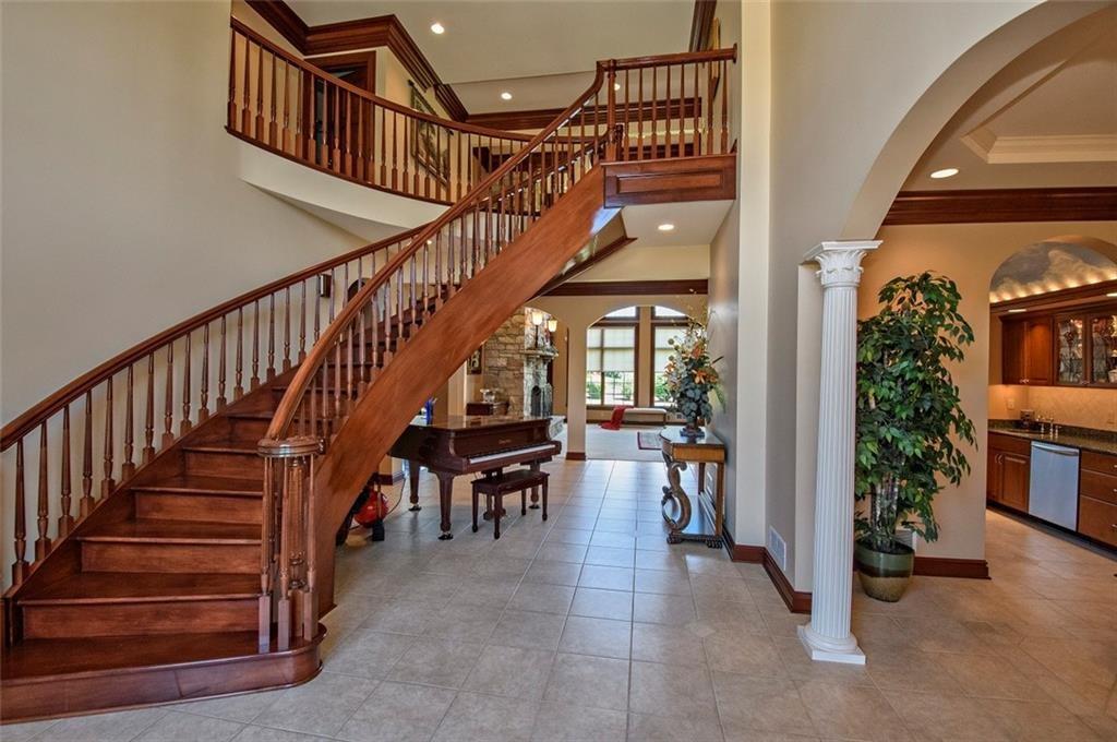 8050 Sherwood Dr - Thumbnail 3