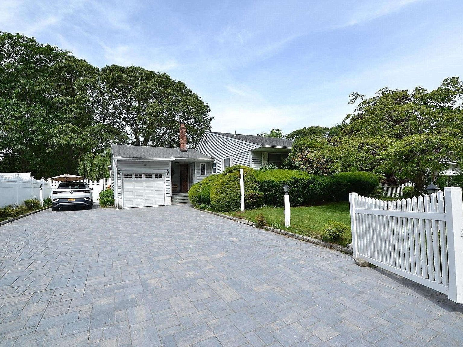 40 Holbrook Rd Centereach, NY 11720 - Thumbnail 3