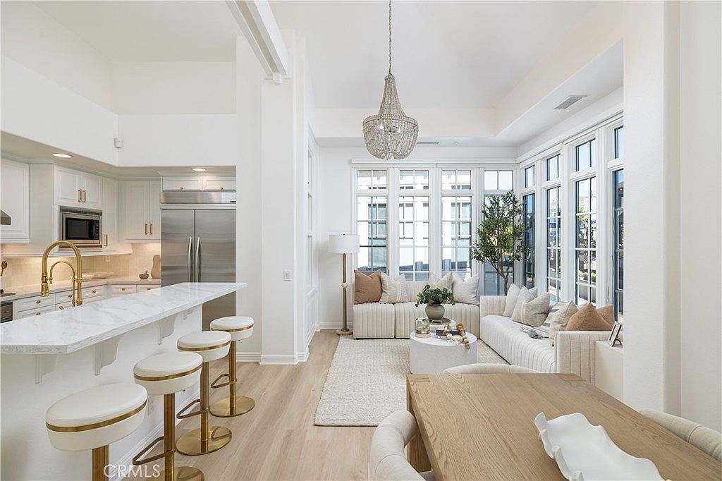 2545 Bungalow Pl Corona Del Mar, CA 92625 - Thumbnail 3