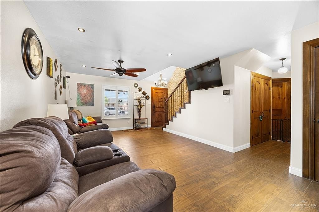 1811 Victoria St Mission, TX 78572 - Thumbnail 3