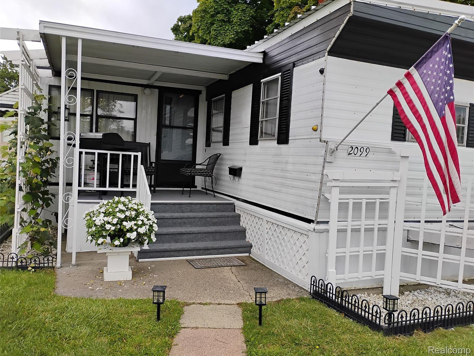2099 Mary Ann Dr Troy, MI 48083 - Thumbnail 3