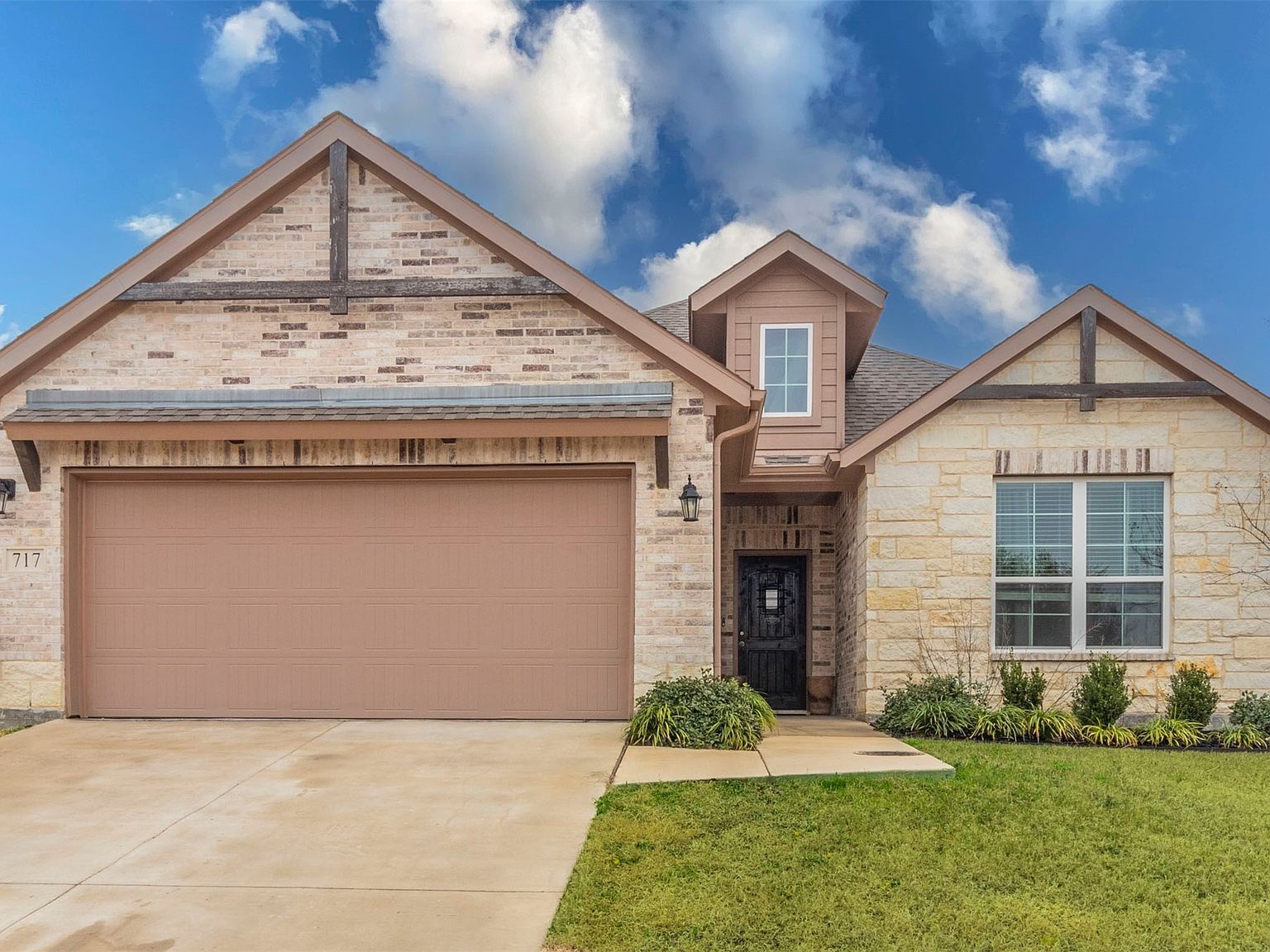 717 Woodcrest Dr Ennis, TX 75119 - Thumbnail 3