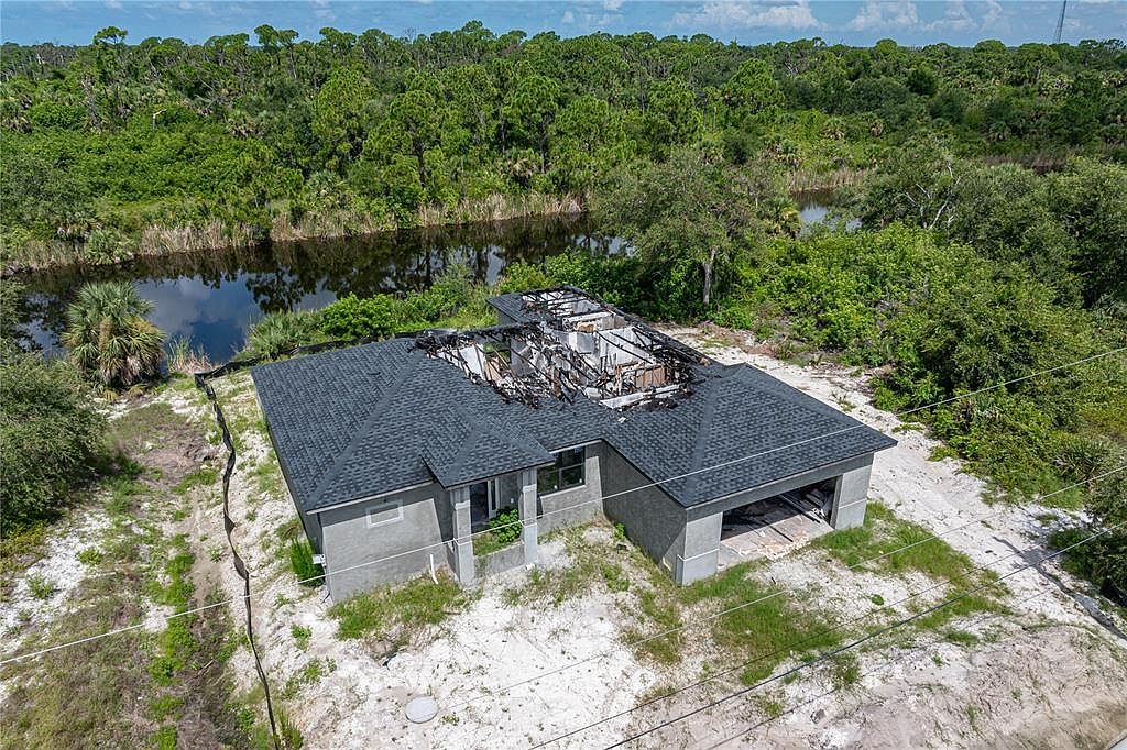 10303 Redondo St Pt Charlotte, FL 33981 - Thumbnail 3