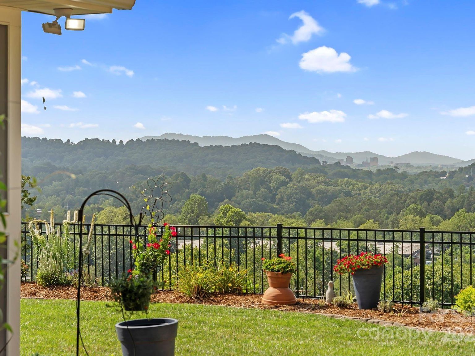 10 Audubon Dr Asheville, NC 28804 - Thumbnail 3