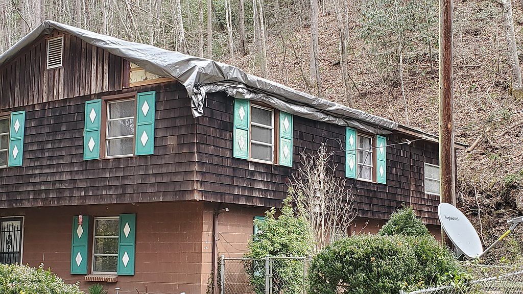 1955 Sam Davis Rd Bryson City, NC 28713 - Thumbnail 3