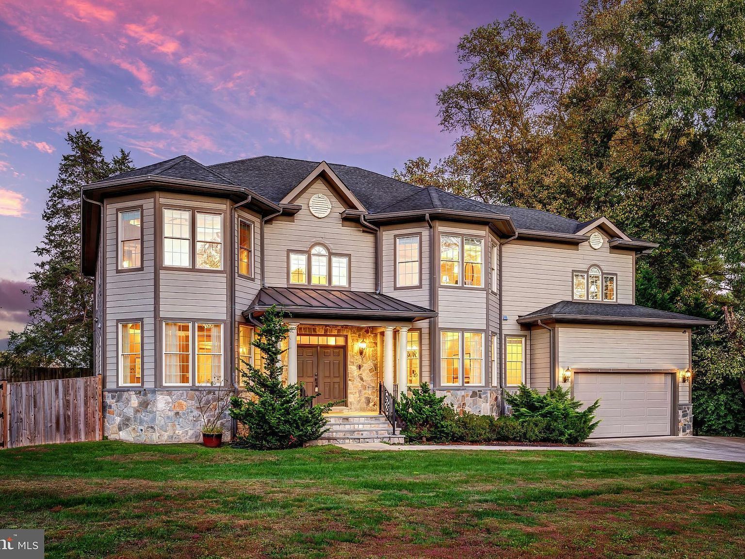 829 Golden Arrow St Great Falls, VA 22066 - Thumbnail 3