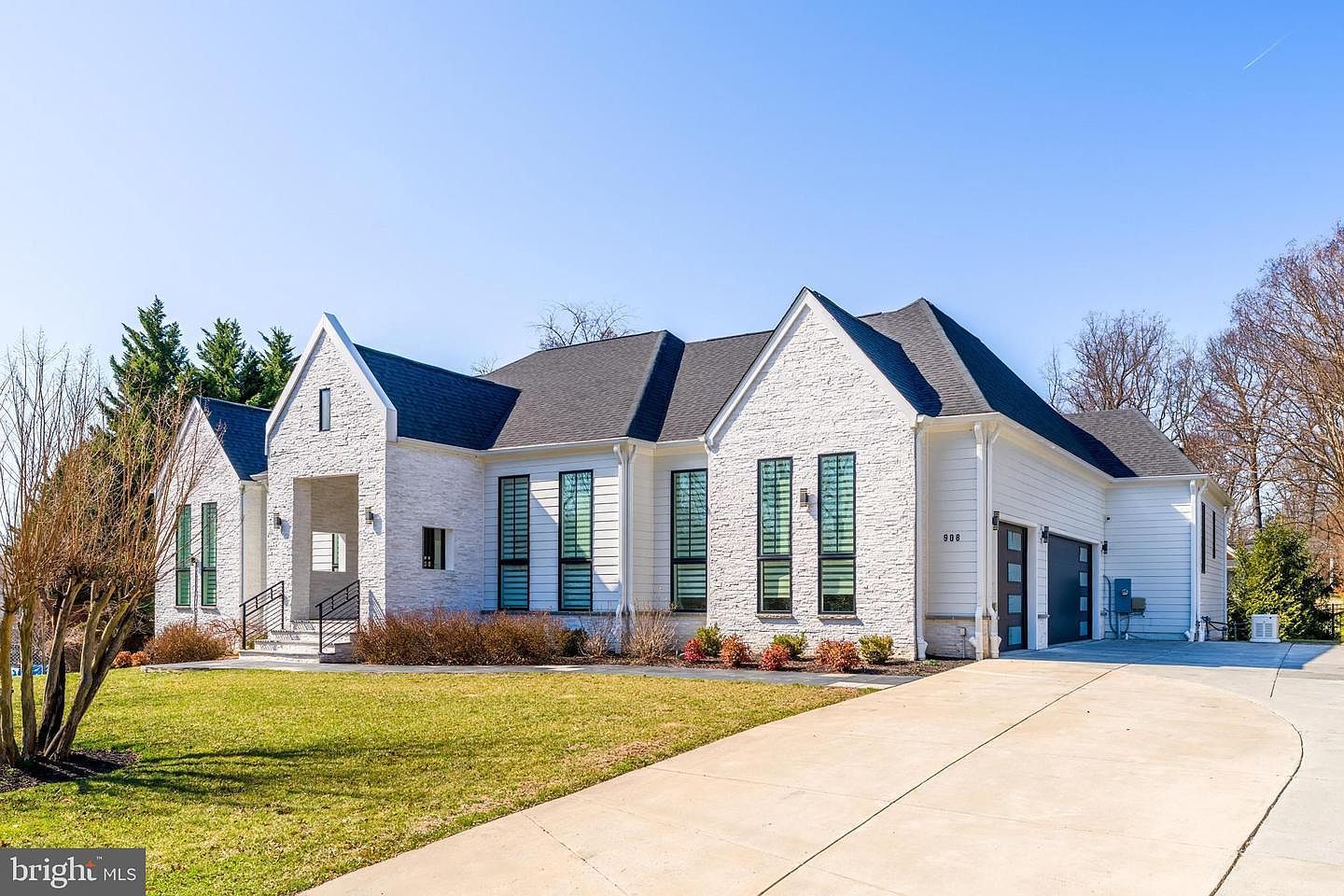 908 Walker Rd Great Falls, VA 22066 - Thumbnail 3