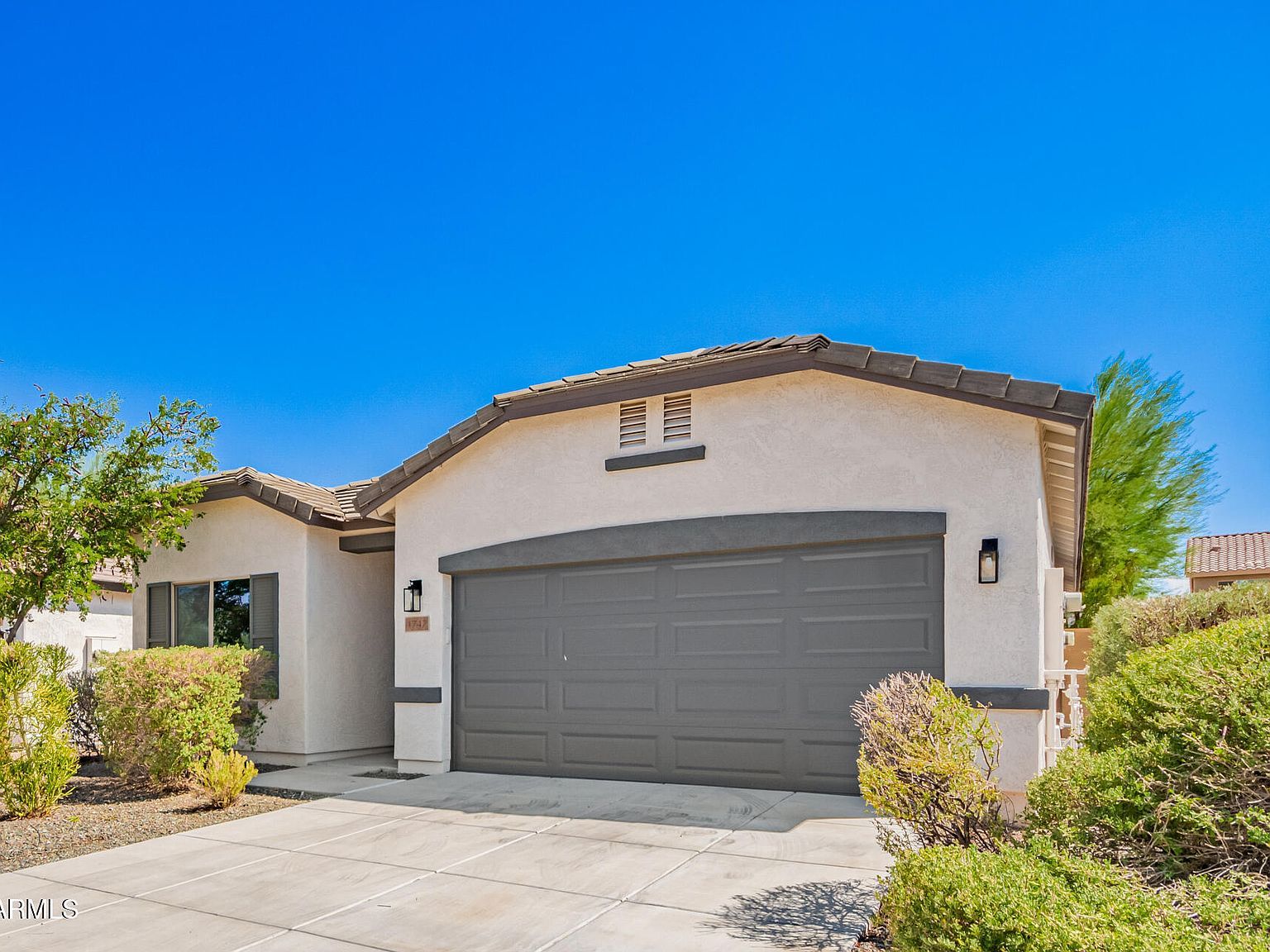 1747 W Straight Arrow Ln Phoenix, AZ 85085 - Thumbnail 3