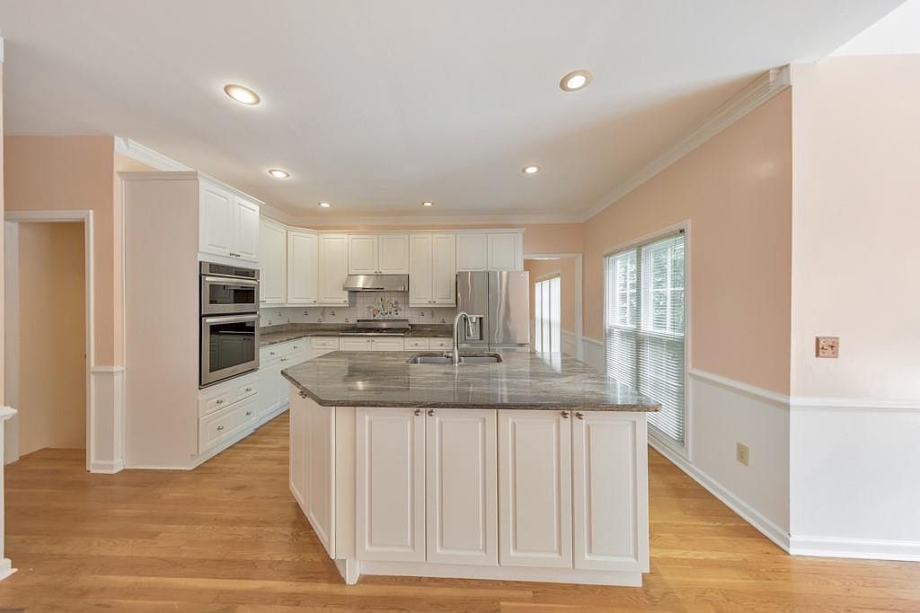 915 Chipley Ct Marietta, GA 30062 - Thumbnail 3