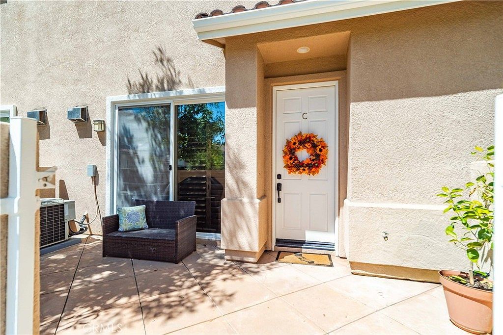 25710 Wagner Way UNIT C Stevenson Ranch, CA 91381 - Thumbnail 3