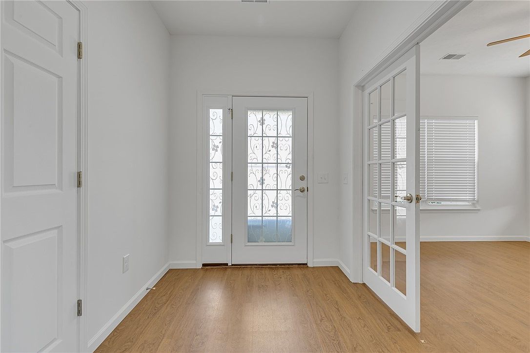 1502 Seminole Cir Beaver Falls, PA 15010 - Thumbnail 3