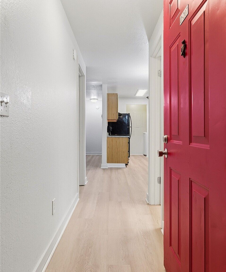 16817 Larch Way UNIT D207 Lynnwood, WA 98037 - Thumbnail 3