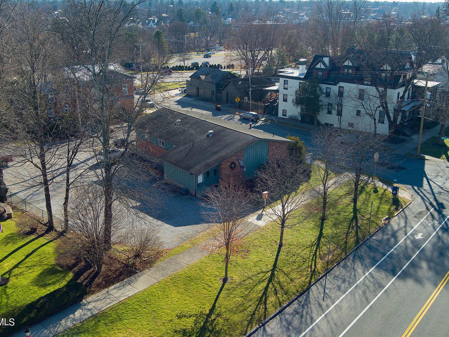 624 N Broadway Saratoga Springs, NY 12866 - Thumbnail 3