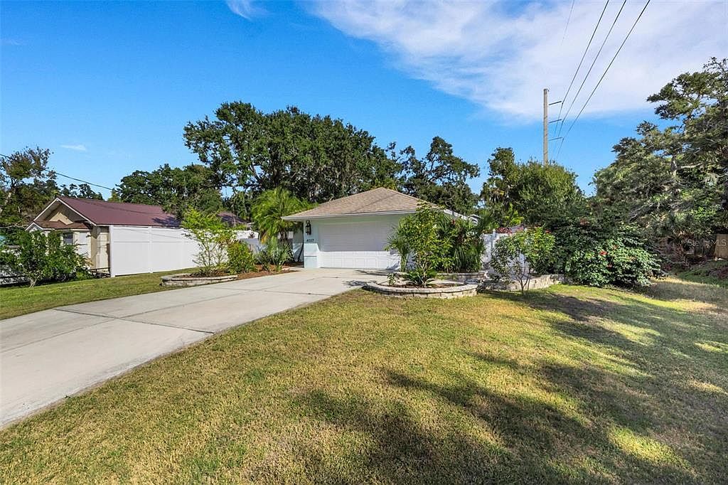 4557 Worcester Rd Sarasota, FL 34231 - Thumbnail 3