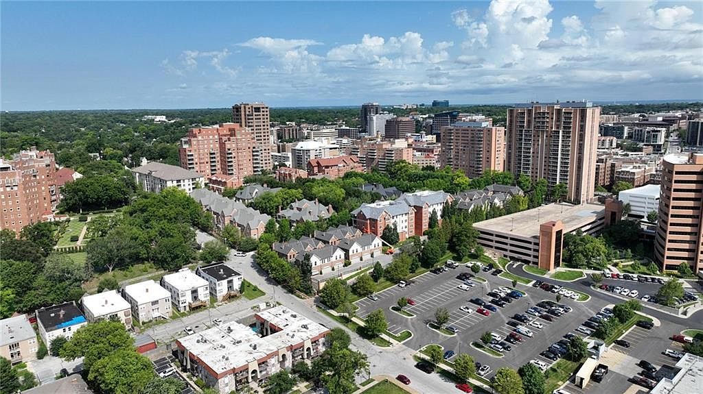 5010 Baltimore Ave APT 106 Kansas City, MO 64112 - Thumbnail 3