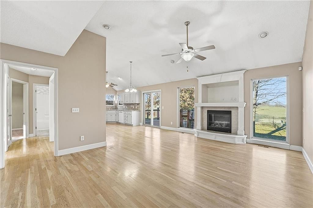 1200 W 10th St Kearney, MO 64060 - Thumbnail 3