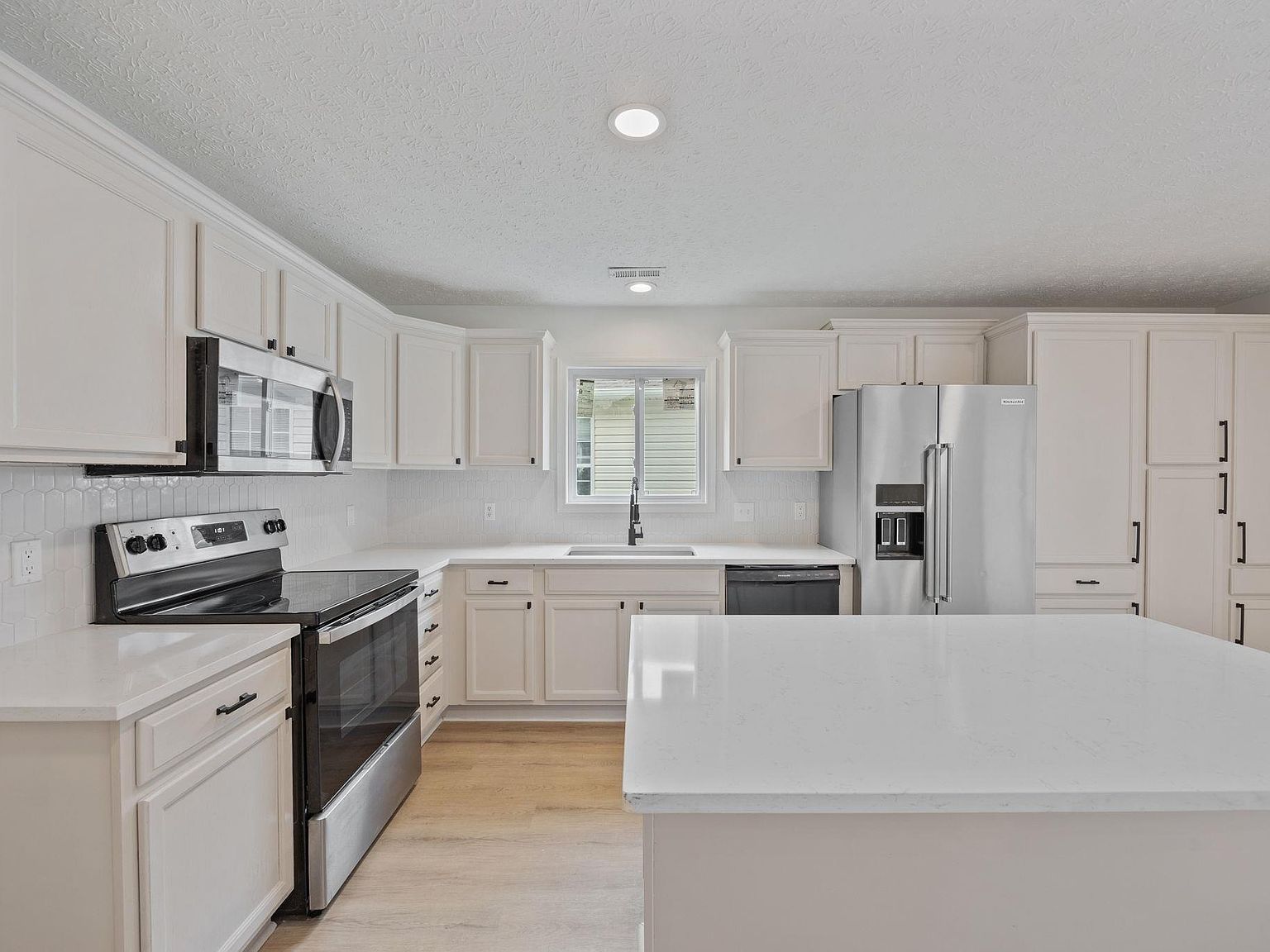 1019 Autumn Dr Murrells Inlet, SC 29576 - Thumbnail 3