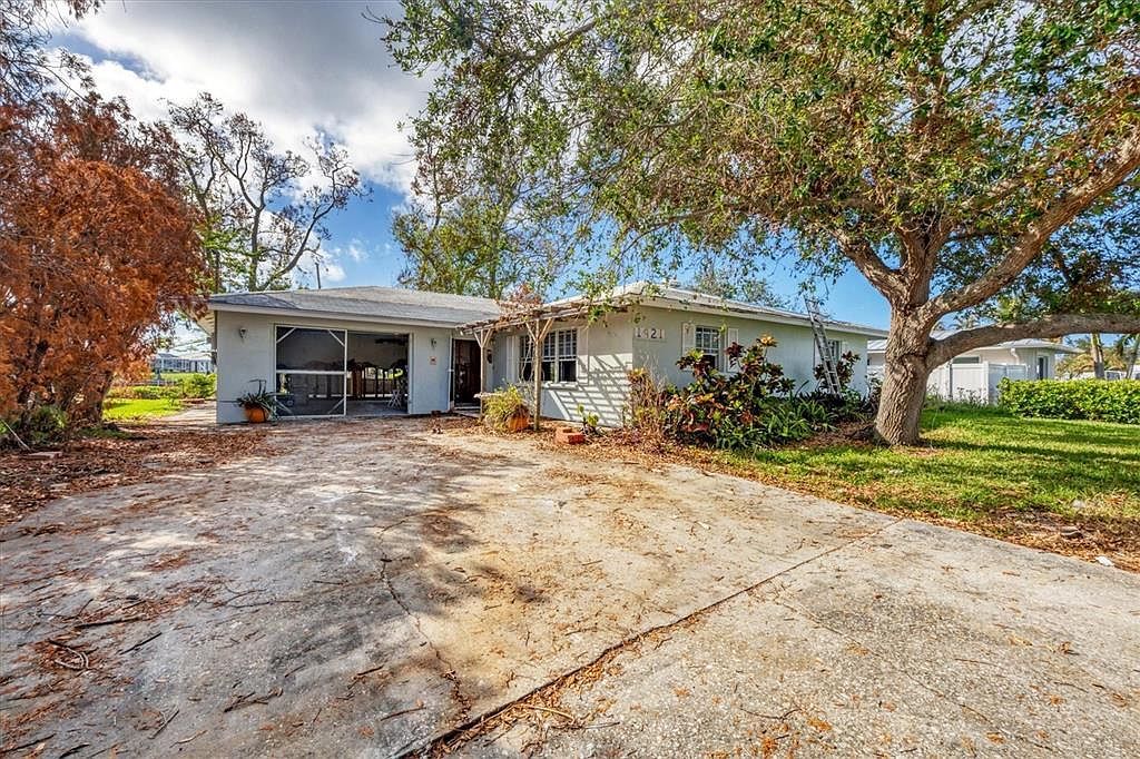 1921 Fairview Dr Englewood, FL 34223 - Thumbnail 3