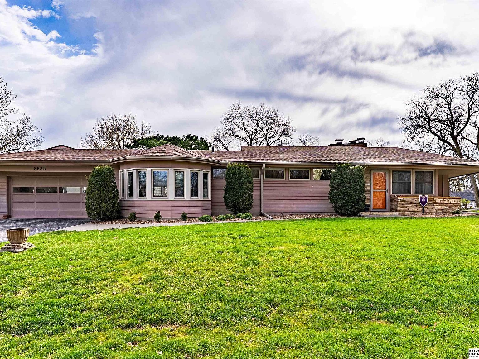 8633 Broadmoor Dr Omaha, NE 68114 - Thumbnail 3