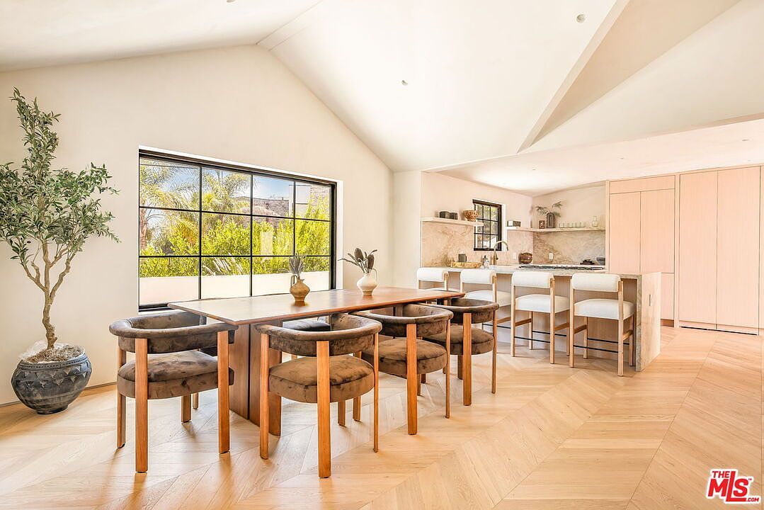 8353 Sunset View Dr Los Angeles, CA 90069 - Thumbnail 3