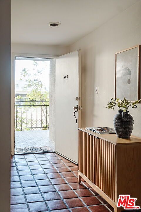 2219 S Bentley Ave APT 203 Los Angeles, CA 90064 - Thumbnail 3