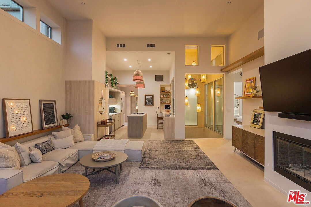 2407 San Marco Dr Los Angeles, CA 90068 - Thumbnail 3