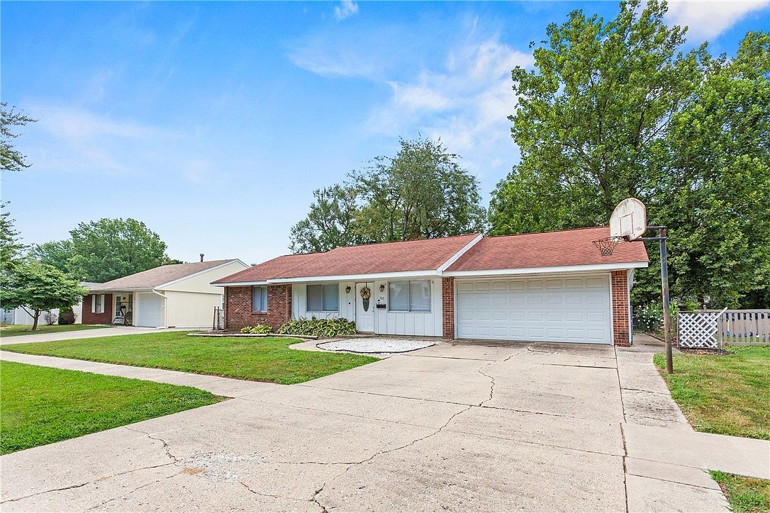 309 Essex Ave Mattoon, IL 61938 - Thumbnail 3