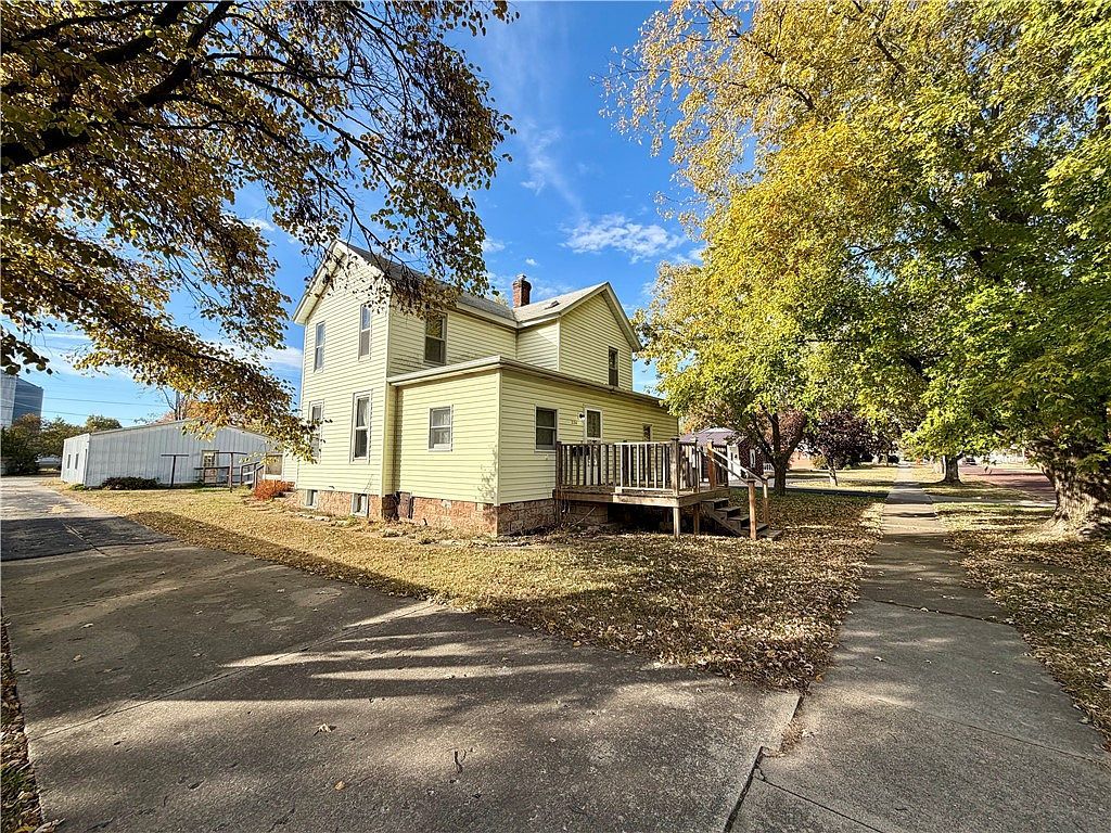 224 S Locust St Arcola, IL 61910 - Thumbnail 3