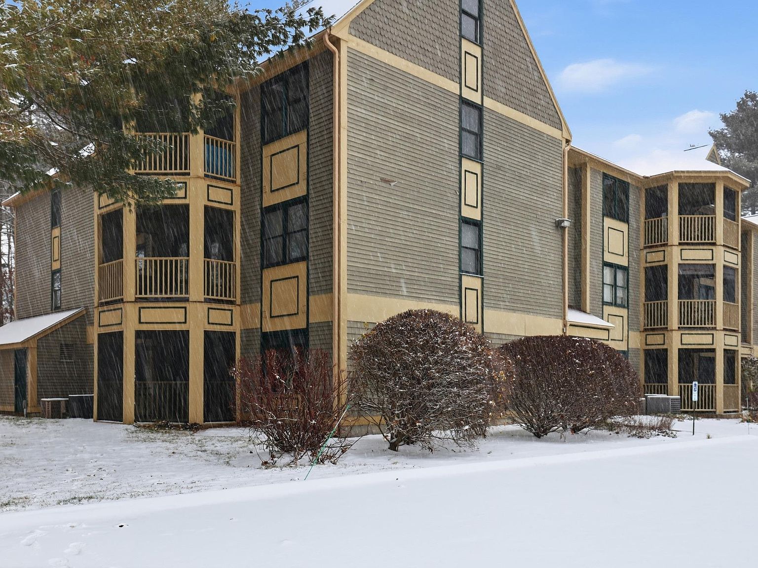 3 Mayfair Ln APT 108 Nashua, NH 03063 - Thumbnail 3