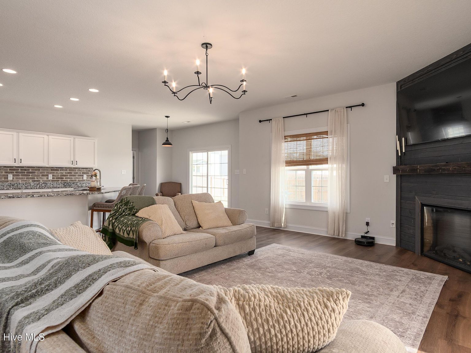 377 Water Wagon Trl Jacksonville, NC 28546 - Thumbnail 3