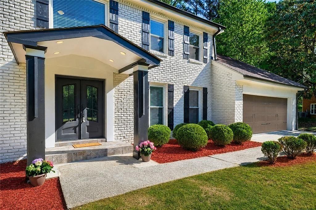 2368 Fenhurst Pl Dunwoody, GA 30338 - Thumbnail 3