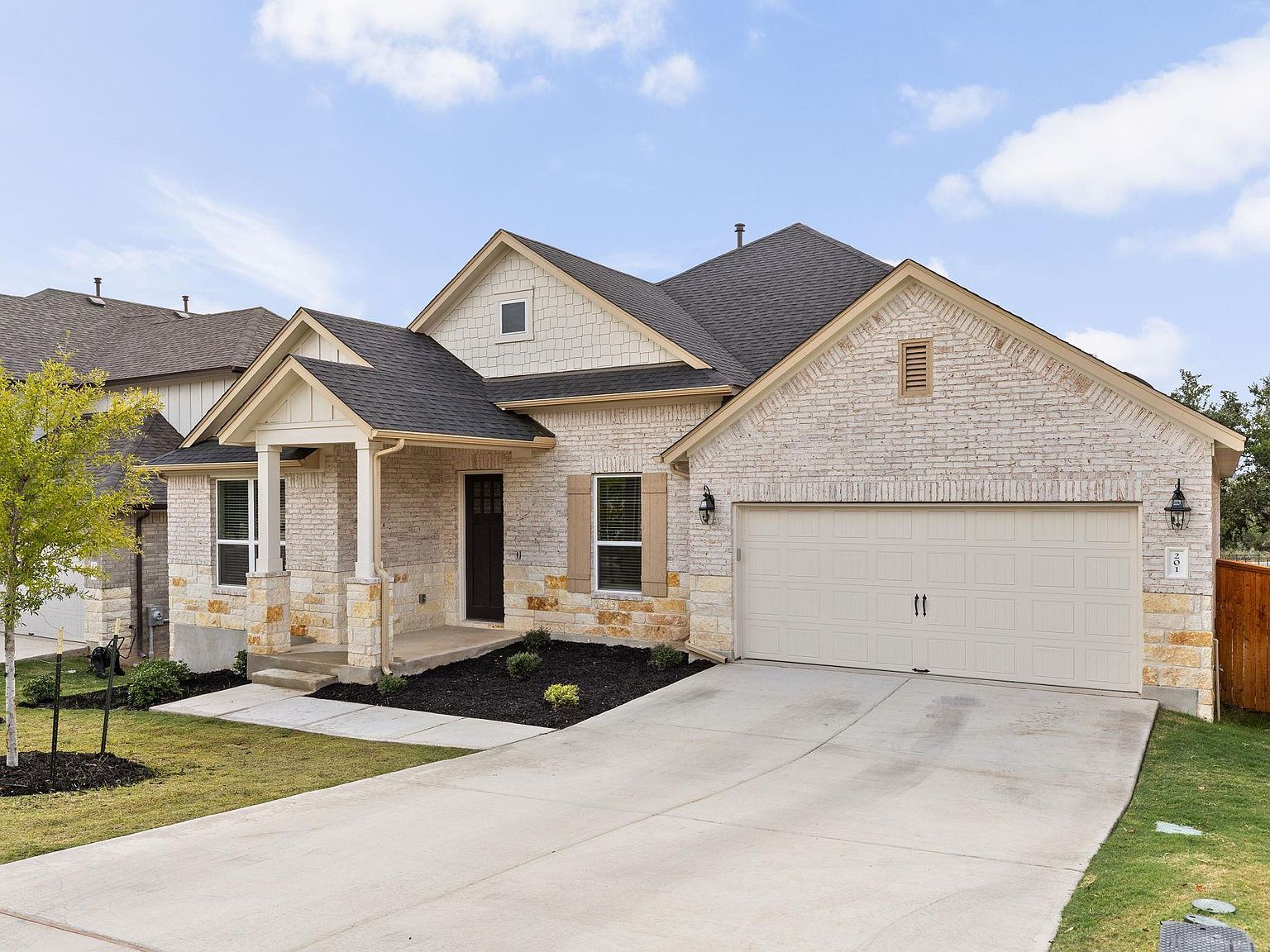 201 Blue Jasmine Trl Georgetown, TX 78628 - Thumbnail 3