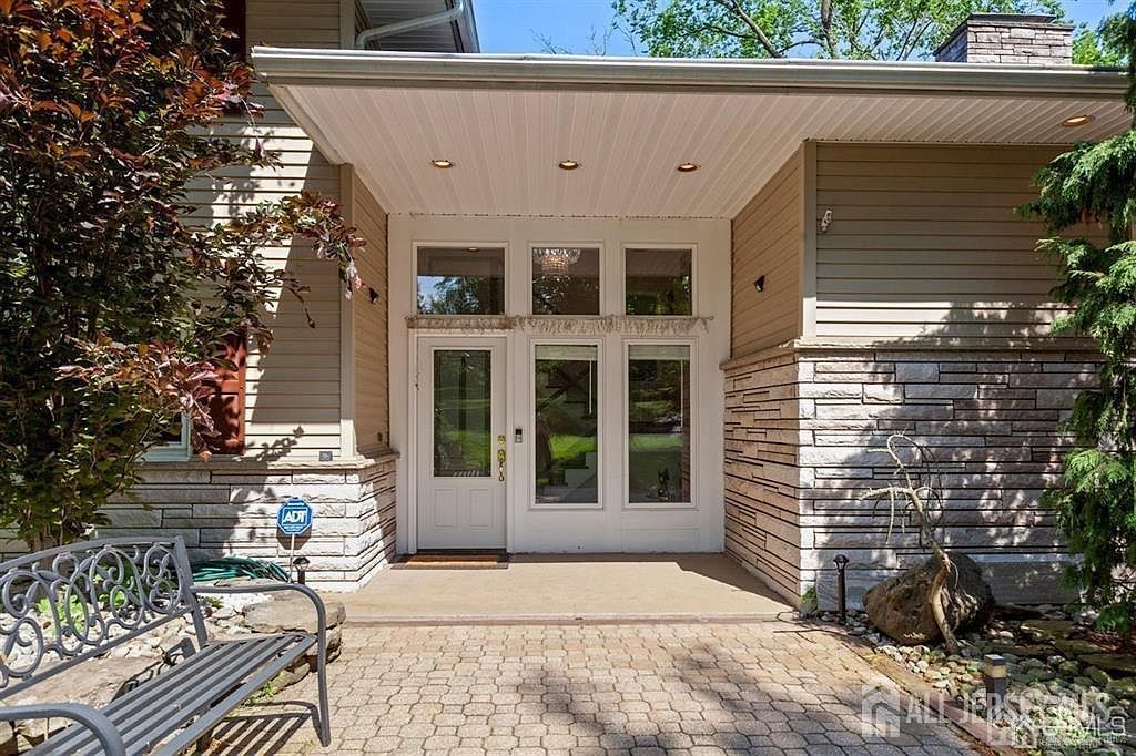 42 Harrow Dr Colonia, NJ 07067 - Thumbnail 3