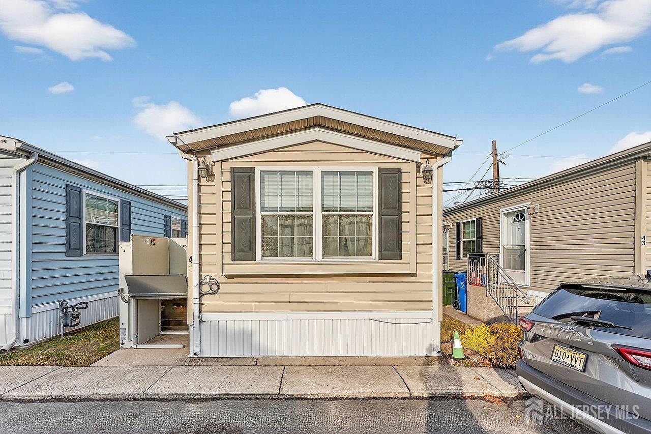 41 Coke Ave Avenel, NJ 07001 - Thumbnail 3