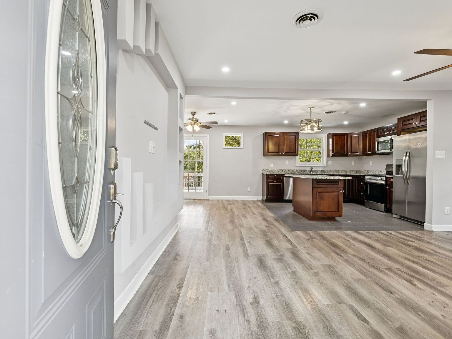 102 Warren Pl Dickson, TN 37055 - Thumbnail 3