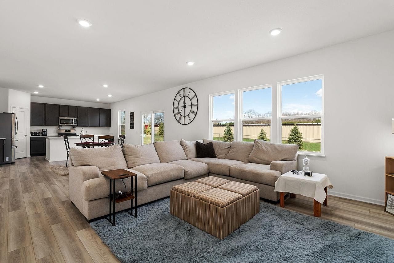 708 Narvik Cir Stoughton, WI 53589 - Thumbnail 3