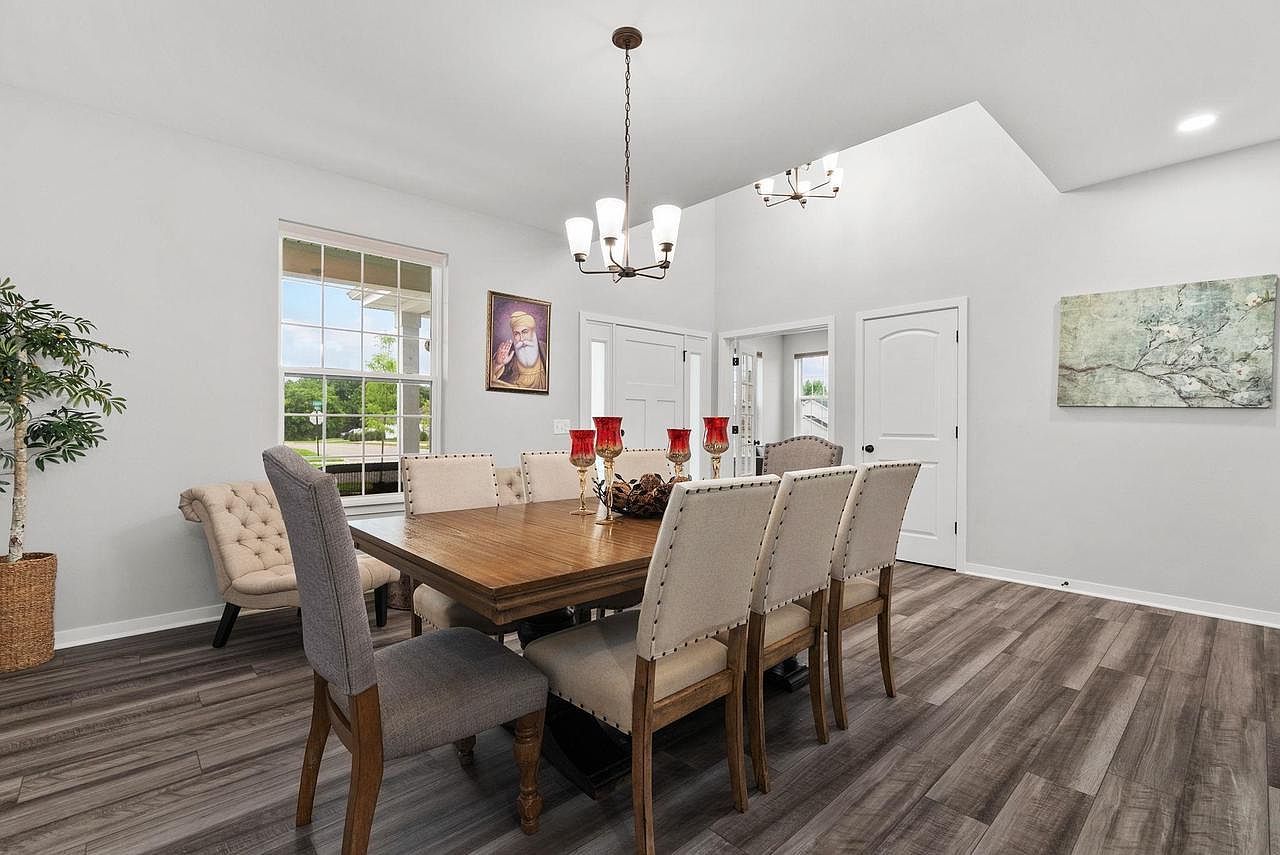 2260 Lonnie Ln Sun Prairie, WI 53590 - Thumbnail 3