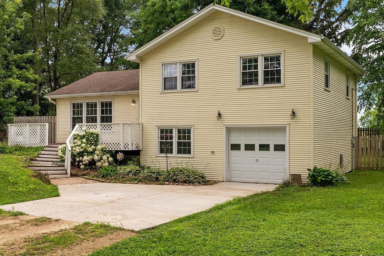 5801 Town Hall Dr Sun Prairie, WI 53590 - Thumbnail 3