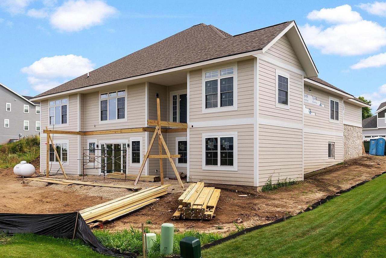 2316 Lonnie Ln Sun Prairie, WI 53590 - Thumbnail 3