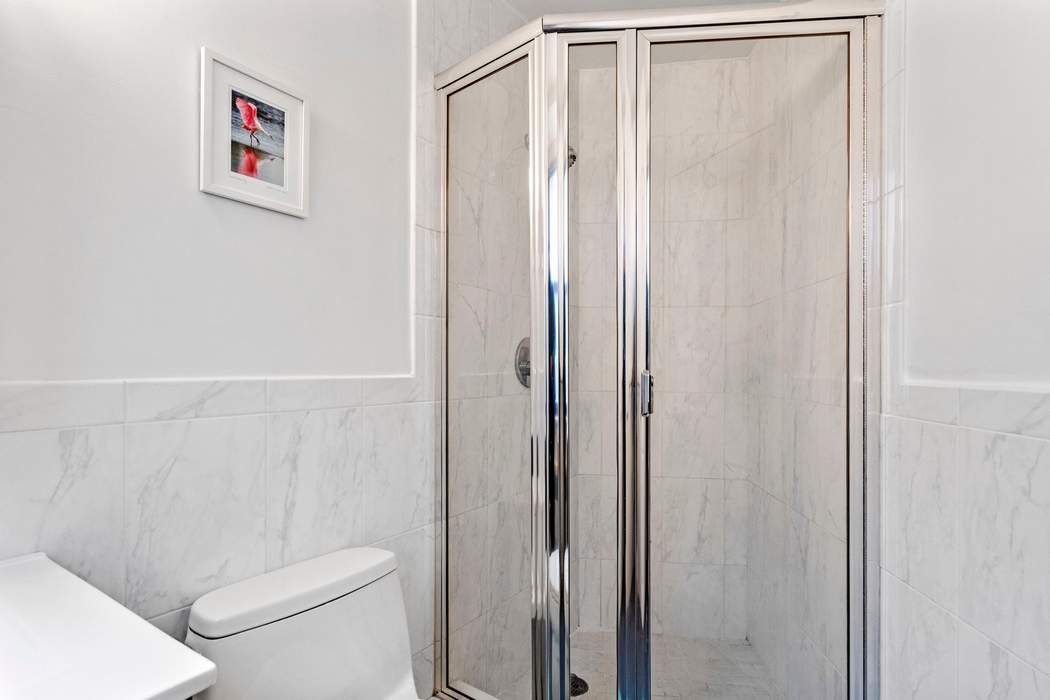 225 East 36th Street, New York, NY, USA, 10016 - Thumbnail 3