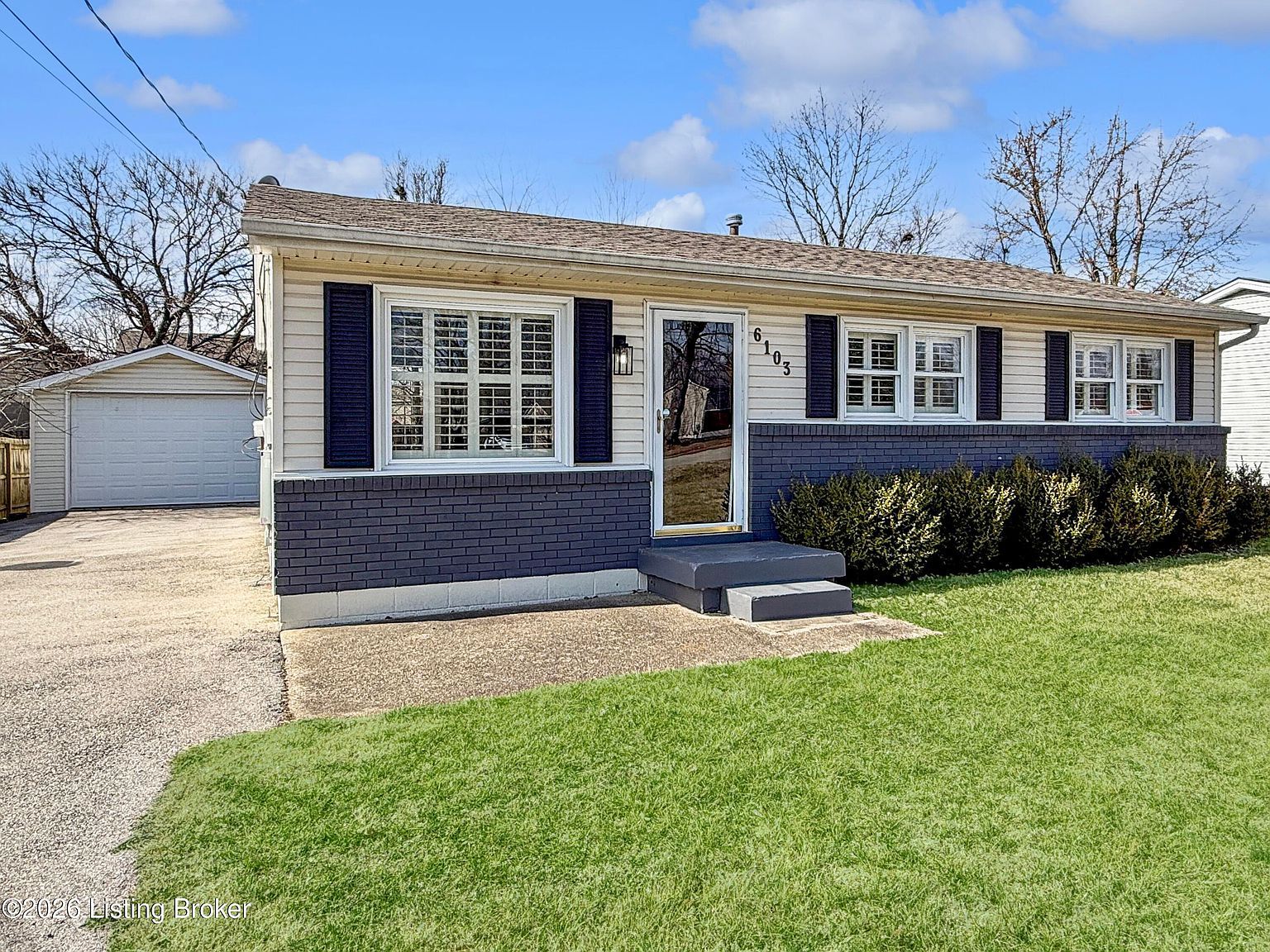 6103 Herron Ct Louisville, KY 40229 - Thumbnail 3