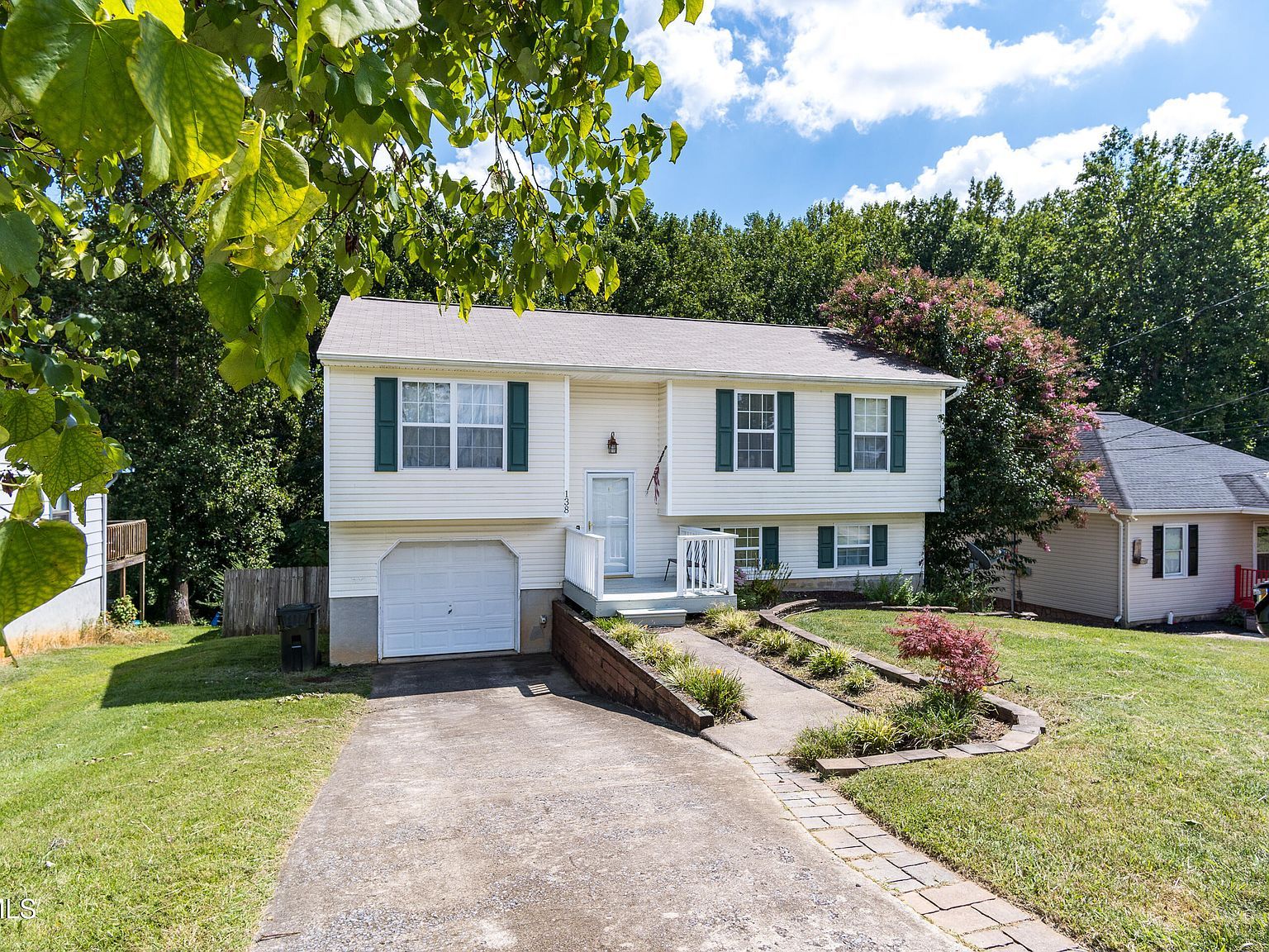 138 Village Ln Gray, TN 37615 - Thumbnail 3