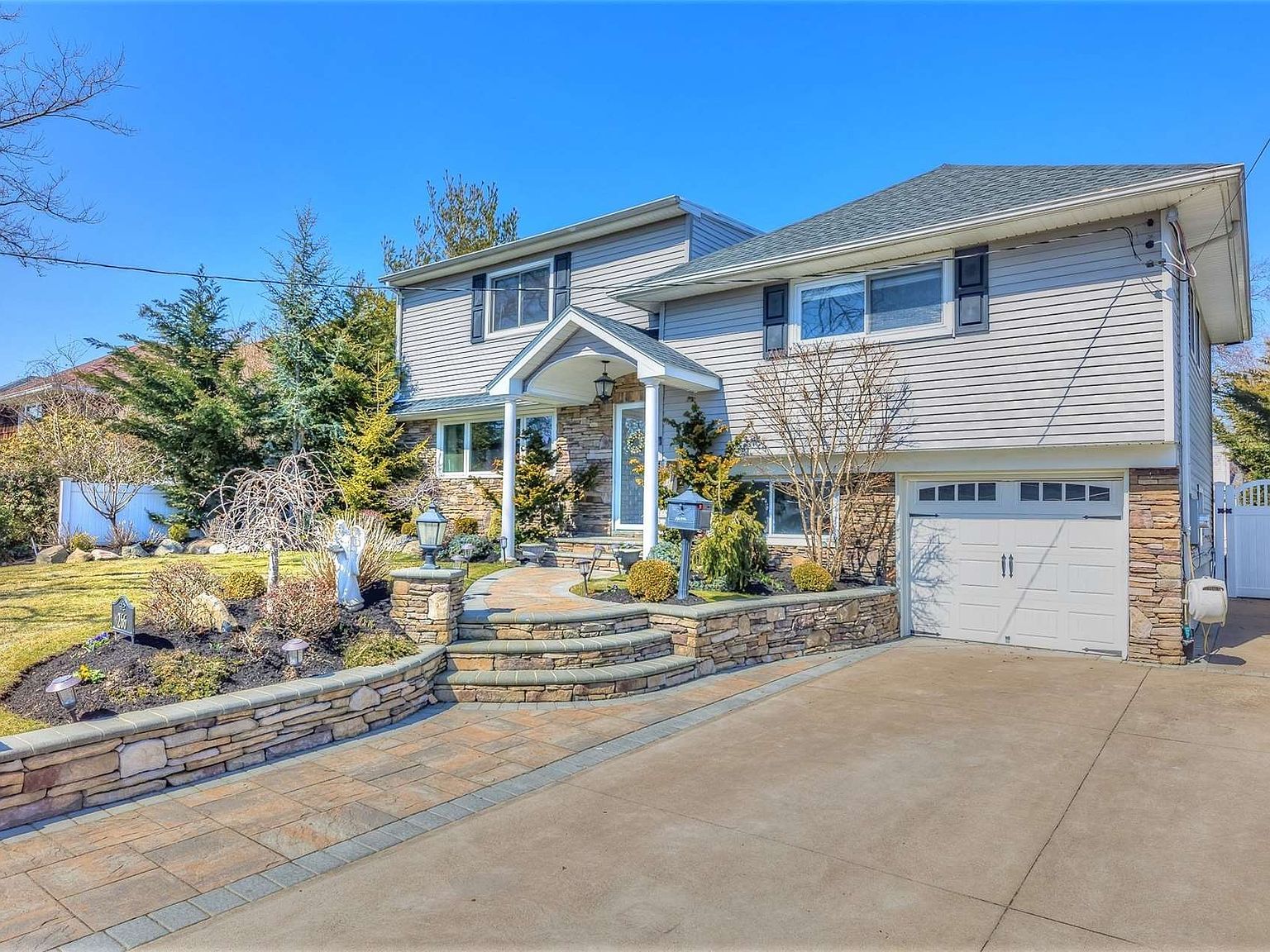 266 Thompson Ave Oceanside, NY 11572 - Thumbnail 3