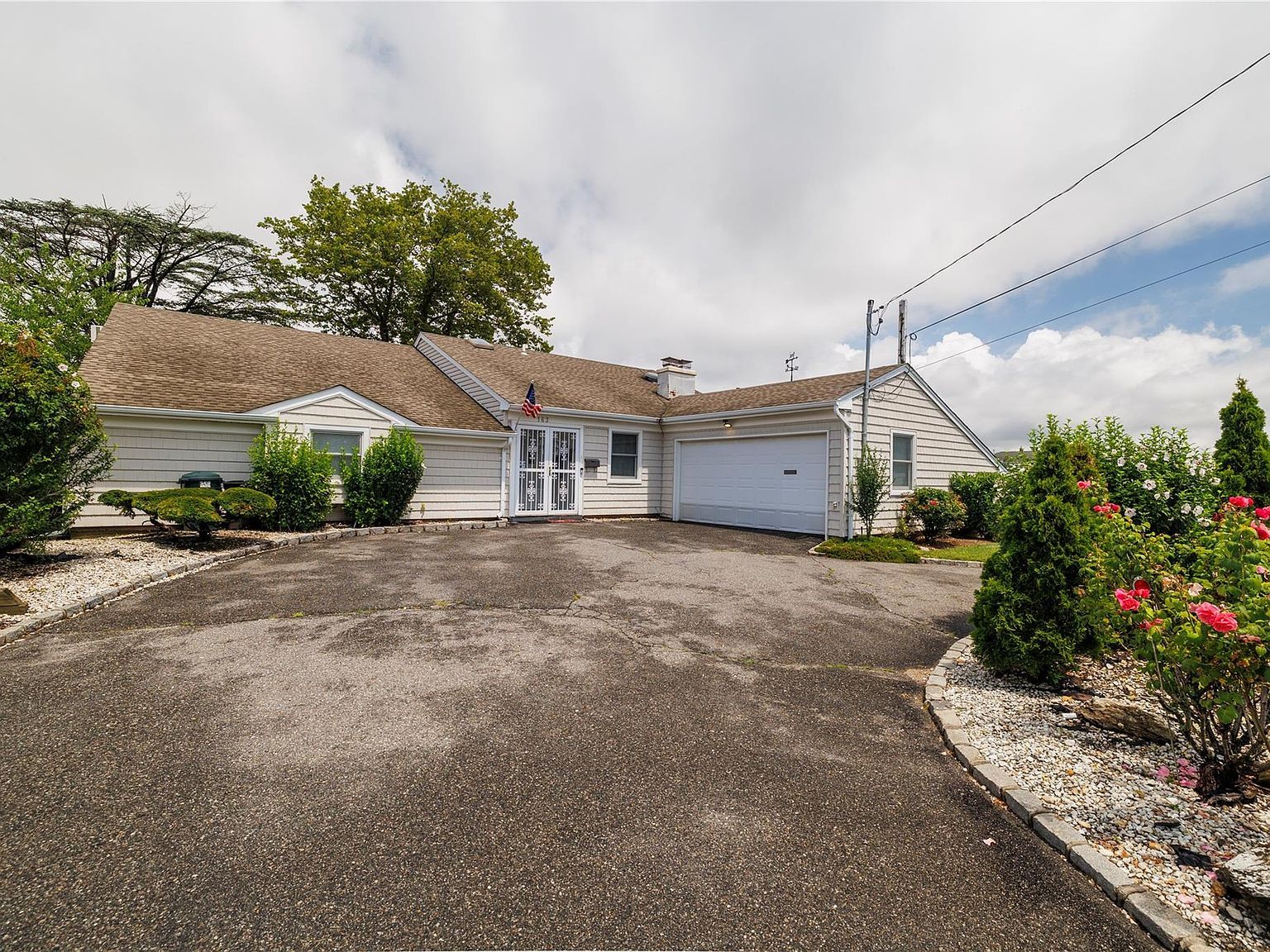 163 Mott St Oceanside, NY 11572 - Thumbnail 3