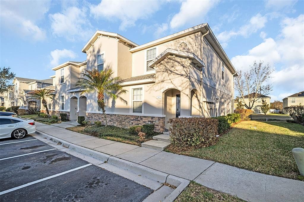 1943 Greenwood Valley Dr Plant City, FL 33563 - Thumbnail 3