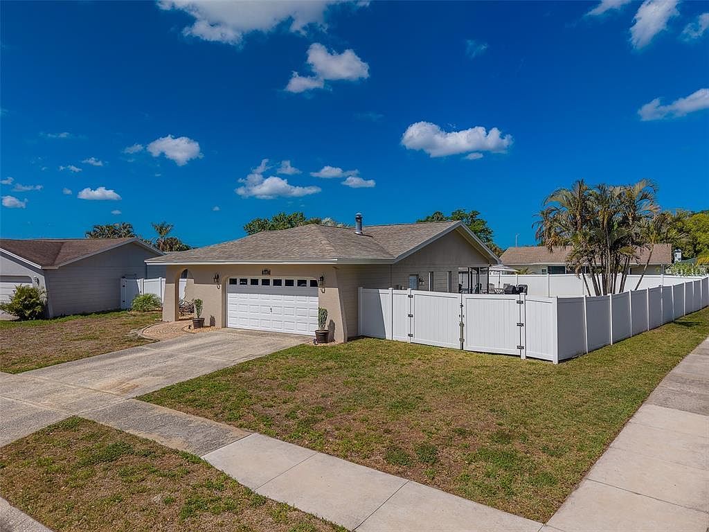 1603 W Orangecrest Ave Palm Harbor, FL 34683 - Thumbnail 3
