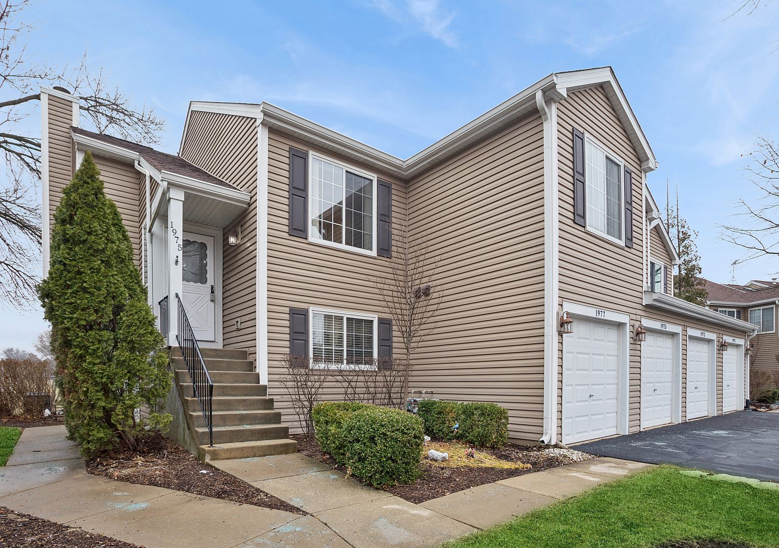 1975 Windsong Dr Schaumburg, IL 60194 - Thumbnail 3