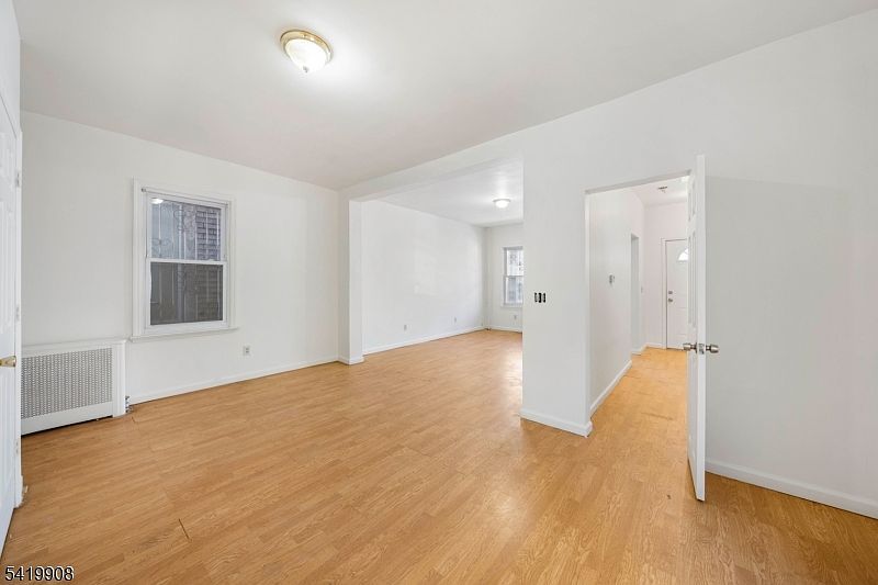 838 Rebecca Pl Elizabeth, NJ 07201 - Thumbnail 3