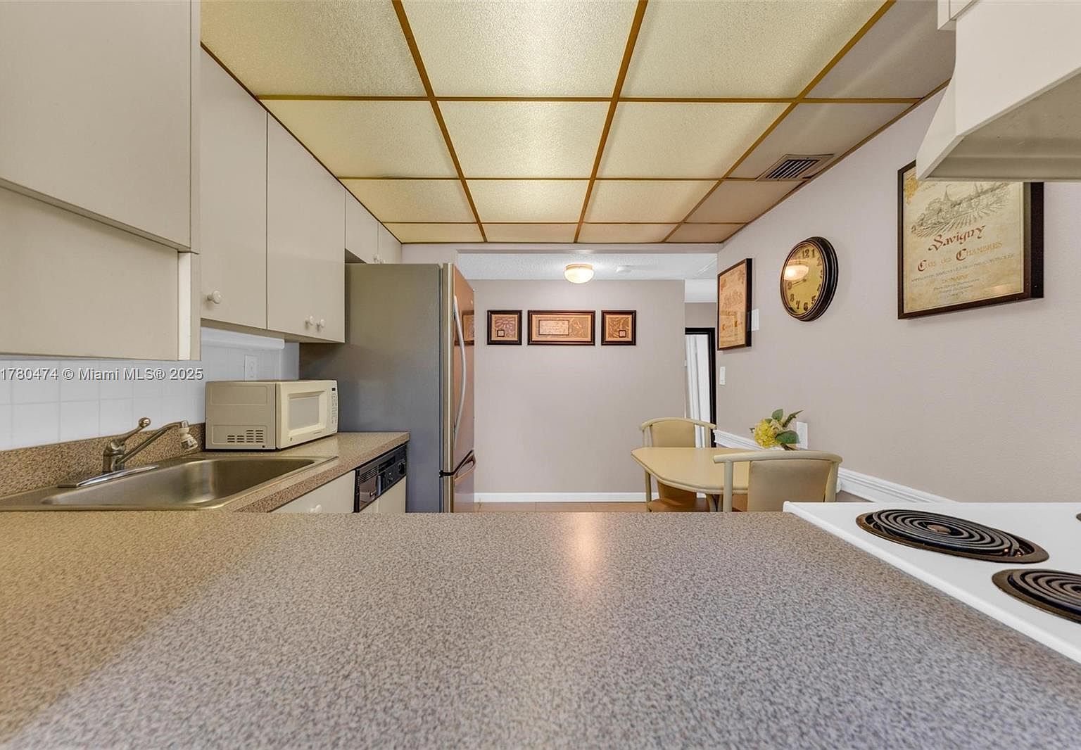 2101 Atlantic Shores Blvd APT 201 Hallandale, FL 33009 - Thumbnail 3